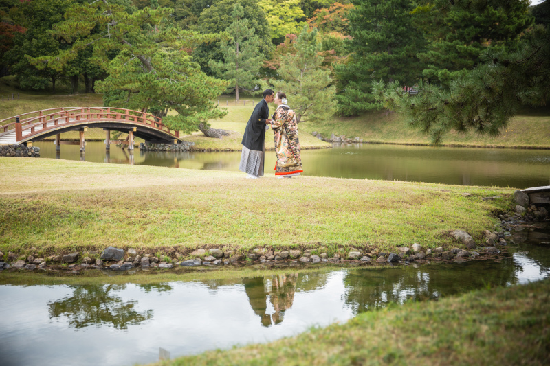 静かな庭園で残す、落ち着いた和装ロケーション撮影