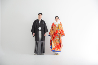 真っ白な背景のスタジオでお二人らしい撮影をしませんか?