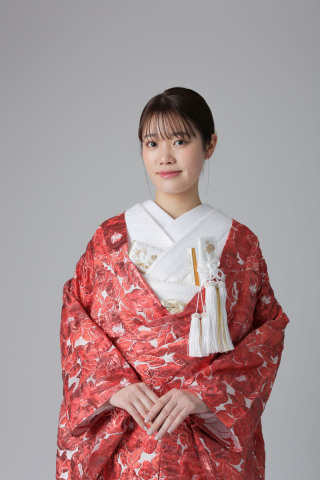 赤色が引き立つレース打掛{MALRE} ※取り寄せ出来ます。