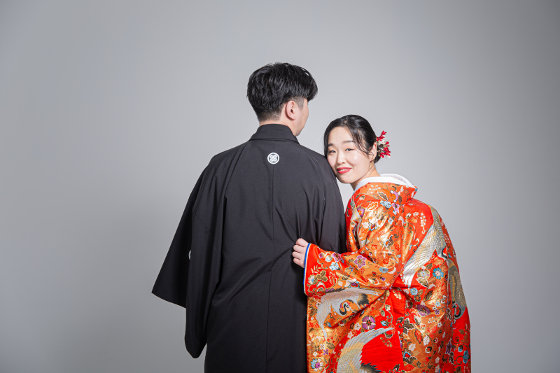 真っ白な背景のスタジオでお二人らしい撮影をしませんか?