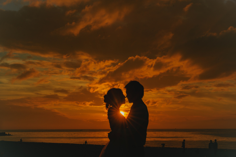 夕日の海でのロケーヨン撮影