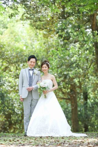 緑の中でのフォトウェディング