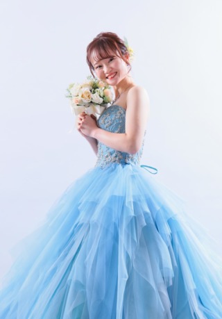 華奢な体型を引き立てるウエディングドレスの選び方*