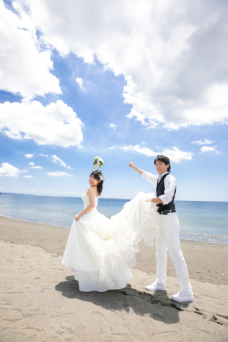 海をバックに・・:*+.