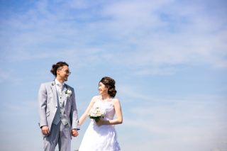 青空につつまれたおふたり♡