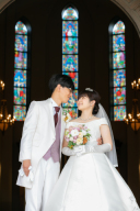  ステンドグラスが光り輝く大聖堂