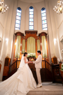 ステンドグラスが光輝くチャペル✵