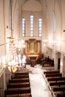 ステンドグラスが光輝くチャペル✵