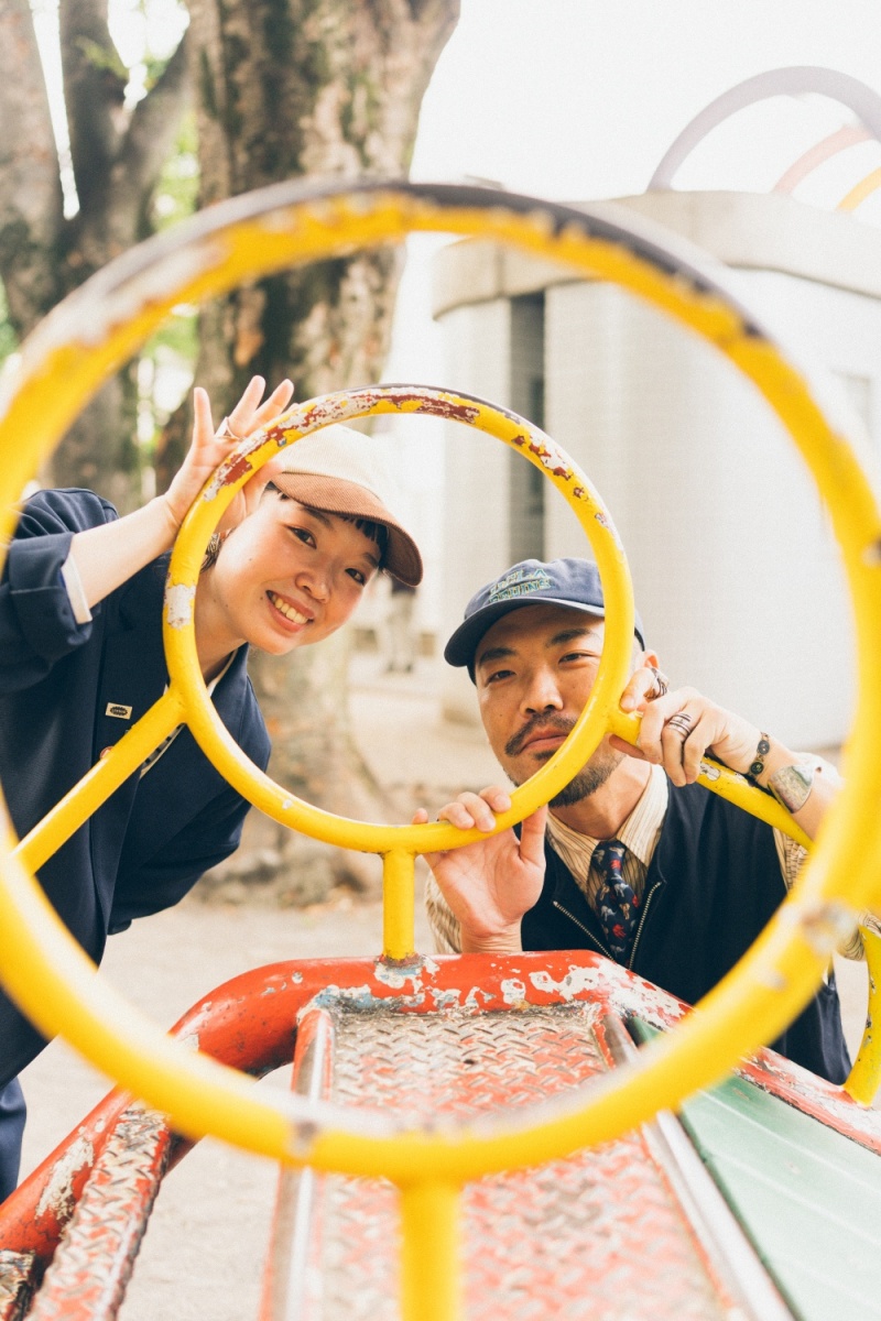 レトロな街並みを歩きながらエンゲージメント撮影【ONELIFE】