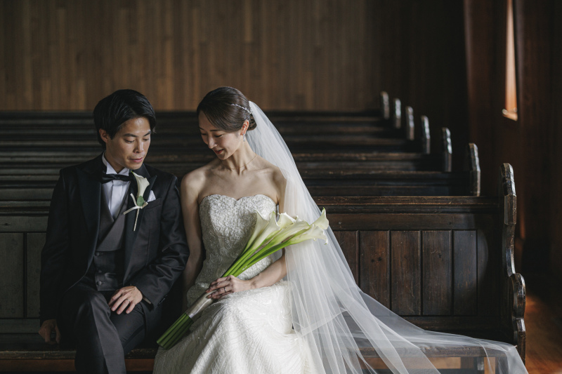 ＼木のぬくもり溢れる本格チャペル／