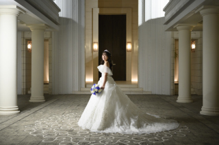 チャペルを背景に...ソロショットのご紹介✨