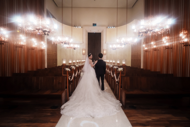 ライティングで姿を変えるチャペル