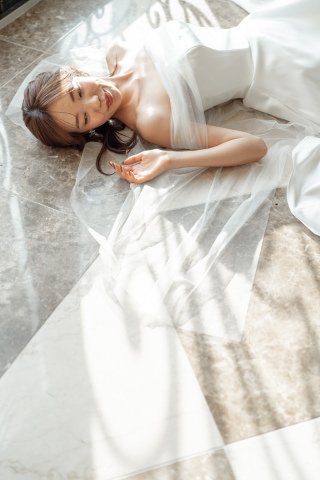 あたたかい日が降り注ぐ教会