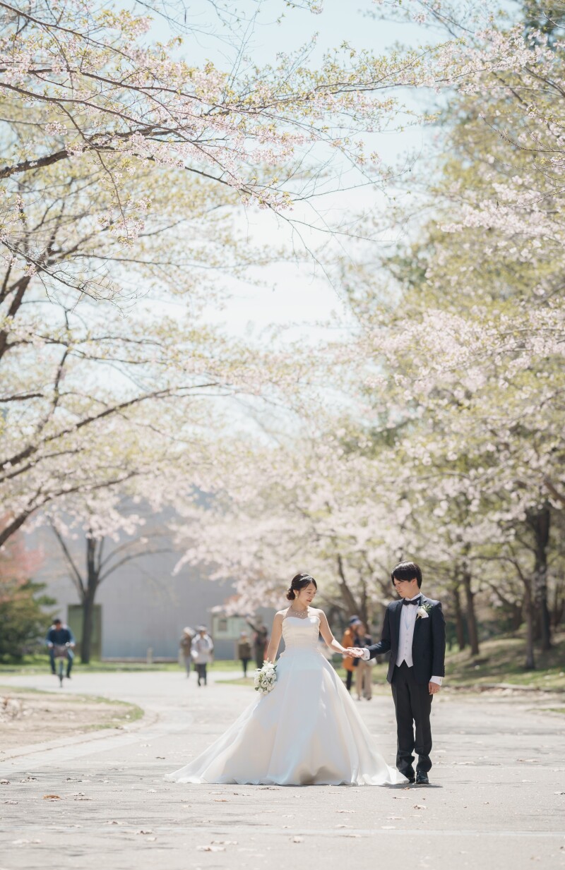 ご姉妹3名オトナフォトご体験のご新婦様桜で洋装2点オトナフォト