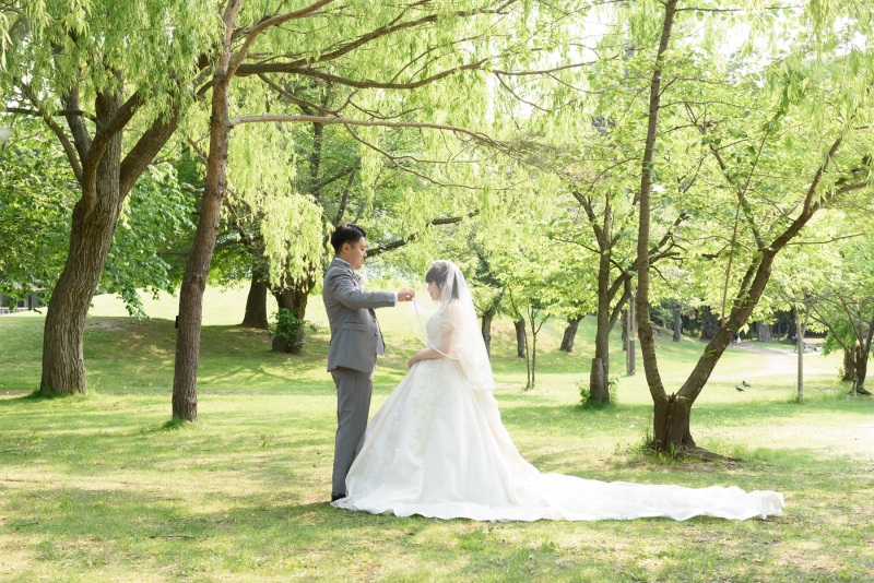 フォトウェディングの中にセレモニーを