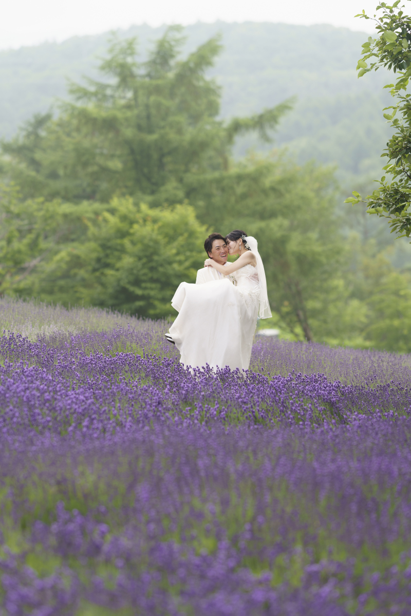 みんなで、結婚式をラベンダー畑で手作りフォトウェディング
