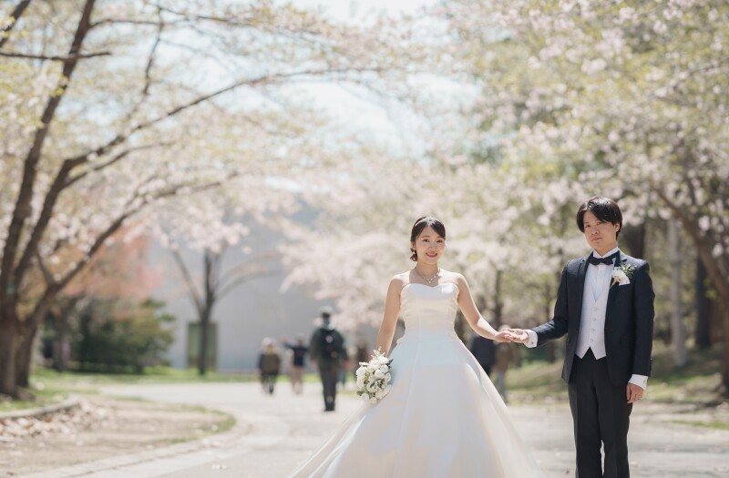 ご姉妹3名オトナフォトご体験のご新婦様桜で洋装2点オトナフォト