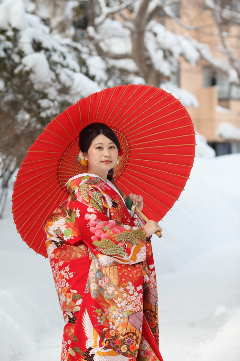 雪の神社フォトウェデイングとゲストハウス貸切フォト!