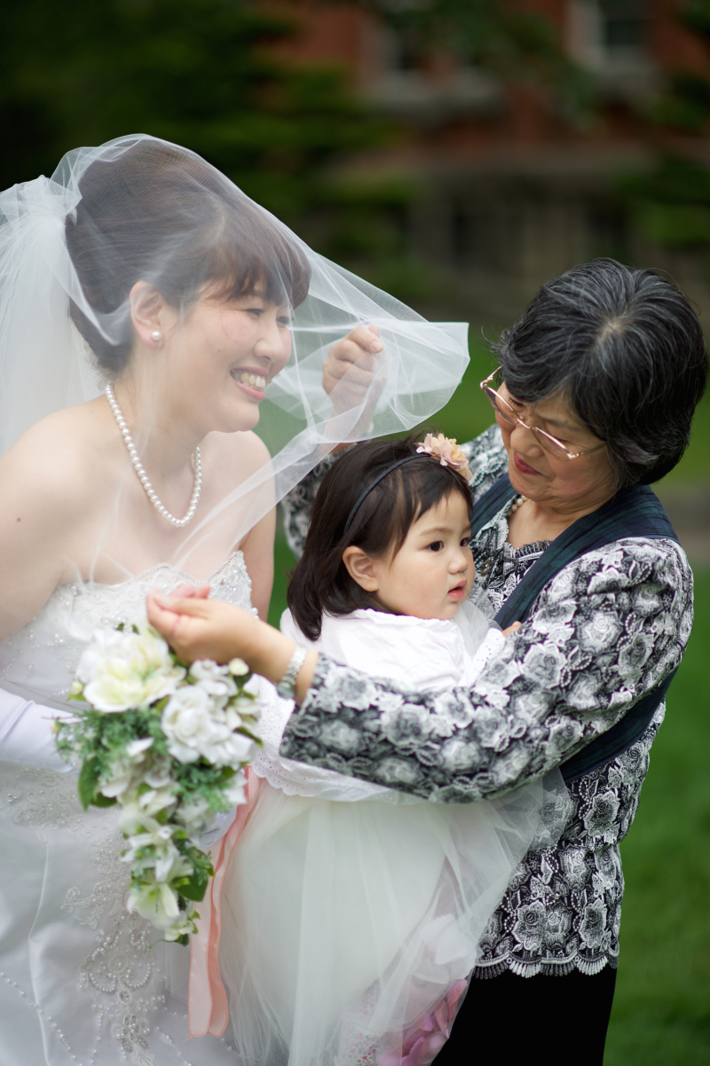 子供と一緒に結婚写真