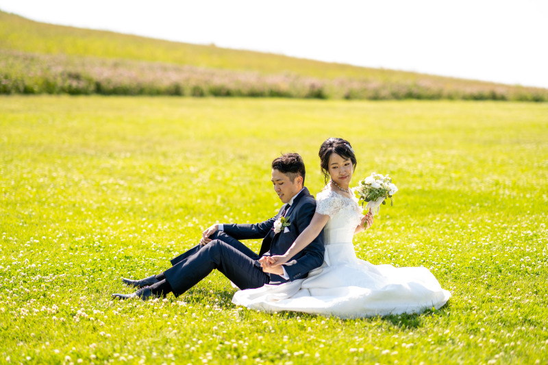 札幌モエレ沼公園緑のが芽吹く頃カラードレスからウェデイングドレスに着替えて移動