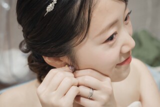 ご姉妹3名オトナフォトご体験のご新婦様桜で洋装2点オトナフォト