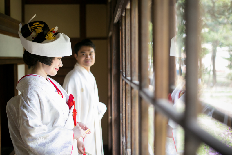 さくらと日本家屋で結婚写真を残す