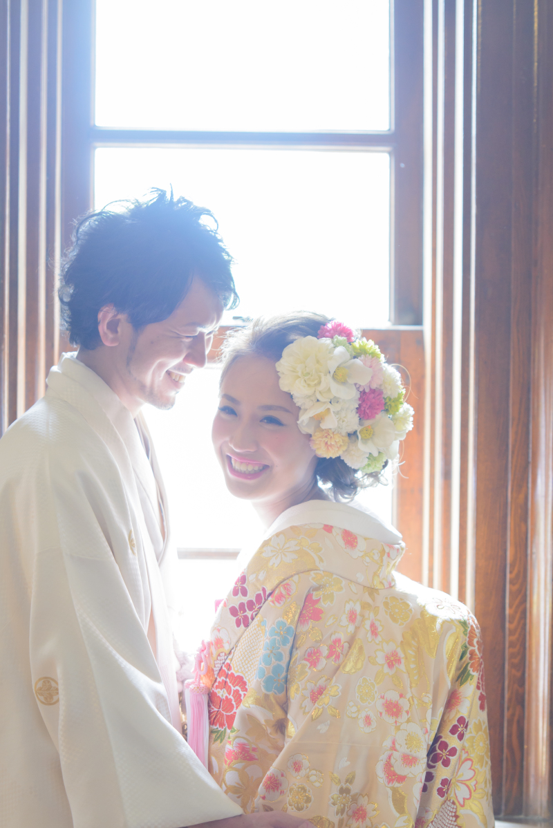 桜吹雪の頃、結婚式前撮りロケーションをお気に入りの色内掛けで撮影