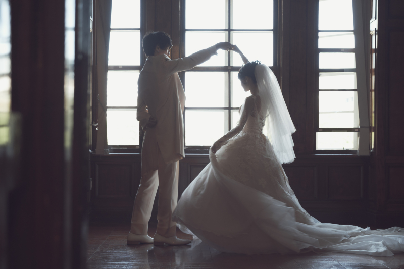 洋館でウェデイングドレス緑の頃のフォトウェデイング