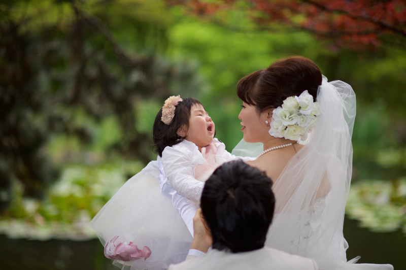 子供と一緒に結婚写真