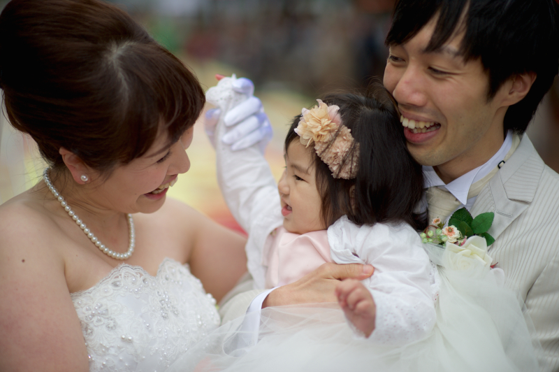 子供と一緒に結婚写真