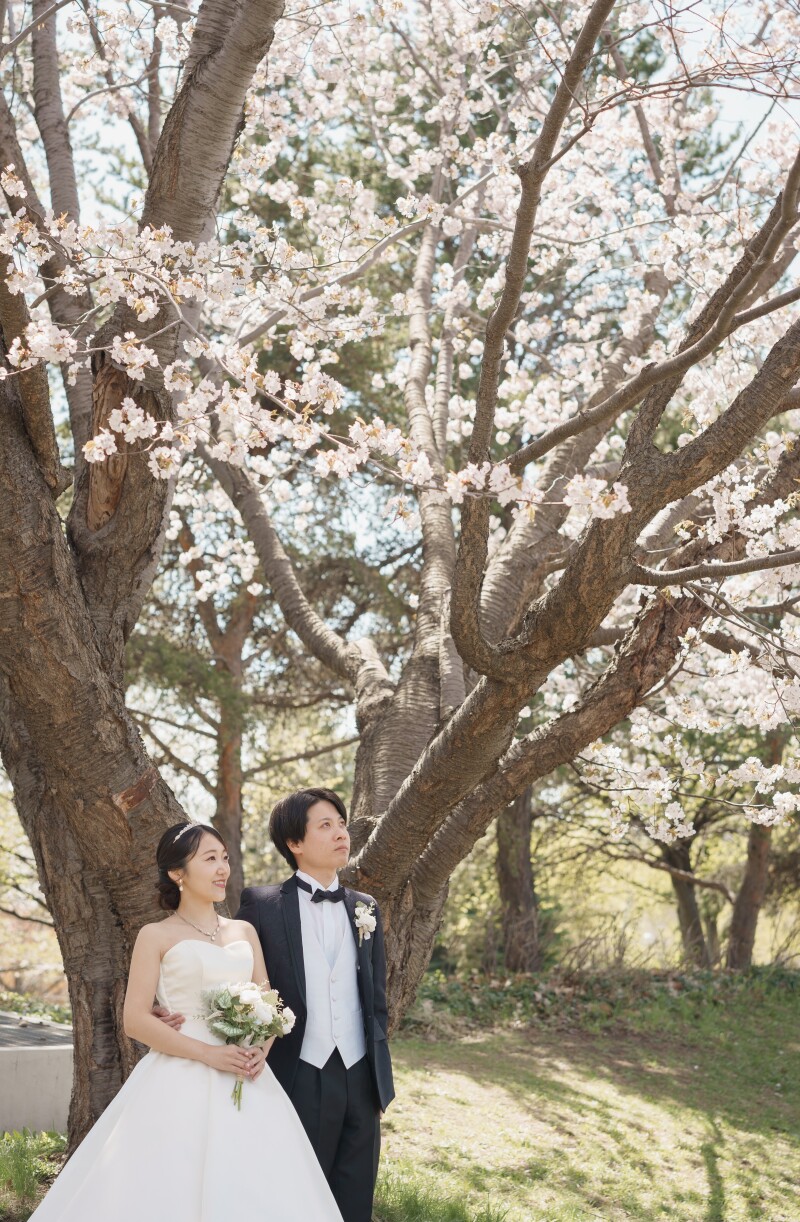 ご姉妹3名オトナフォトご体験のご新婦様桜で洋装2点オトナフォト