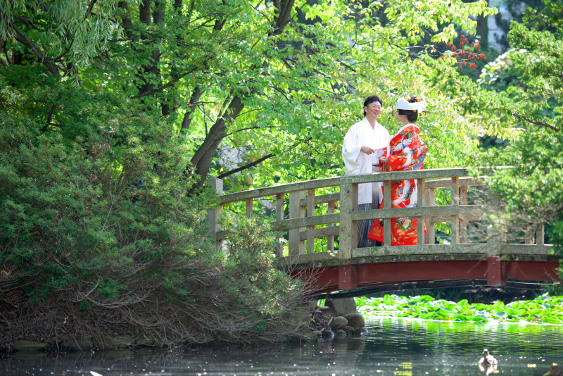 北海道神宮で挙式の境内からオトナの結婚写真を家族、親族で楽しむ