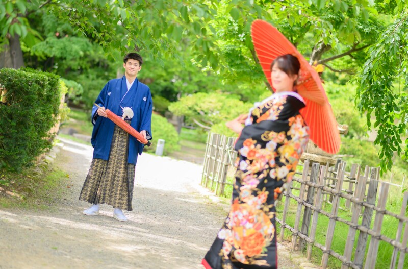 学び舎から和装に着替えて和庭園へウェデイングフォト