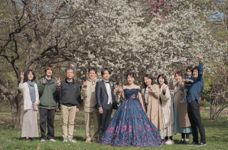 ご姉妹3名オトナフォトご体験のご新婦様桜カラードレスに着替えその２