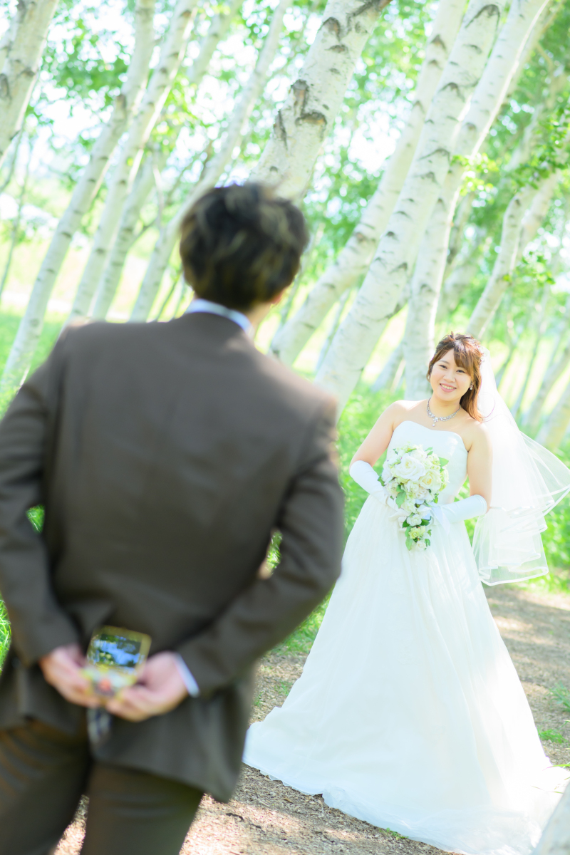 緑が芽吹く頃のモエレ沼公園のロケーションフォト