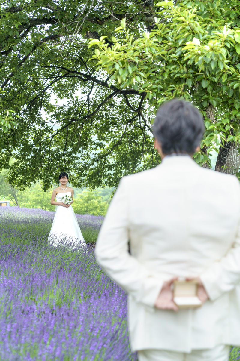 みんなで、結婚式をラベンダー畑で手作りフォトウェディング