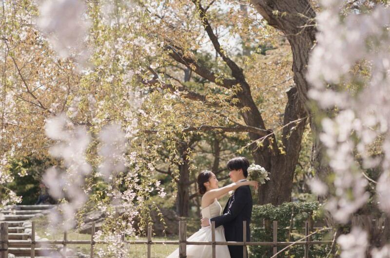 ご姉妹3名オトナフォトご体験のご新婦様桜で洋装2点オトナフォト