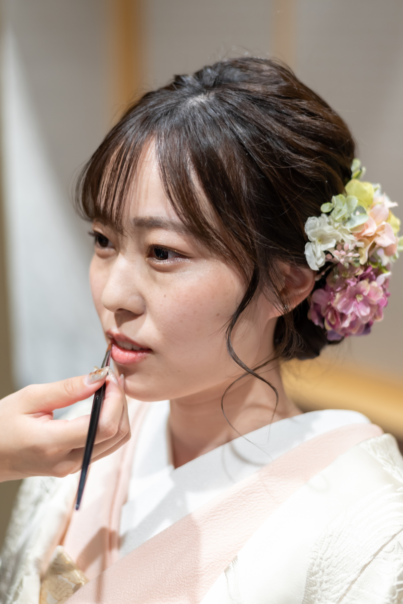 緑が芽吹く頃のフォトウェデイング和装で和庭園からスタート１