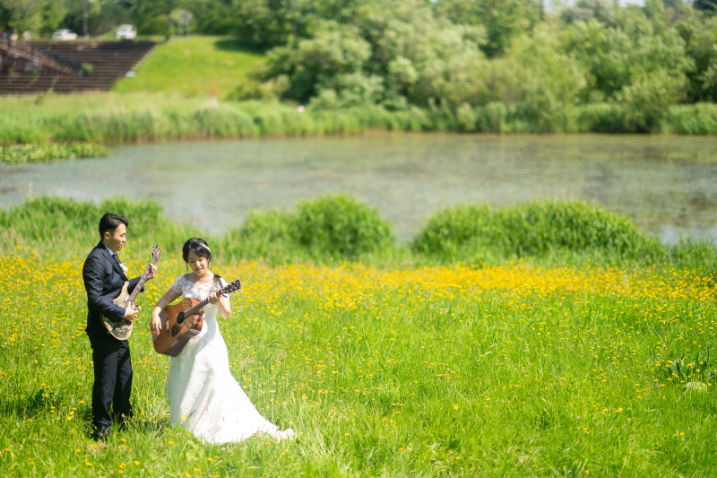 札幌モエレ沼公園緑のが芽吹く頃カラードレスからウェデイングドレスに着替えて移動