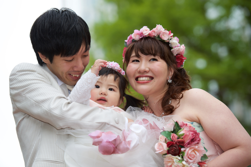 子供と一緒に結婚写真