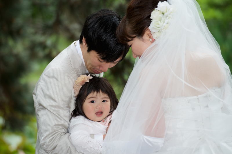 子供と一緒に結婚写真