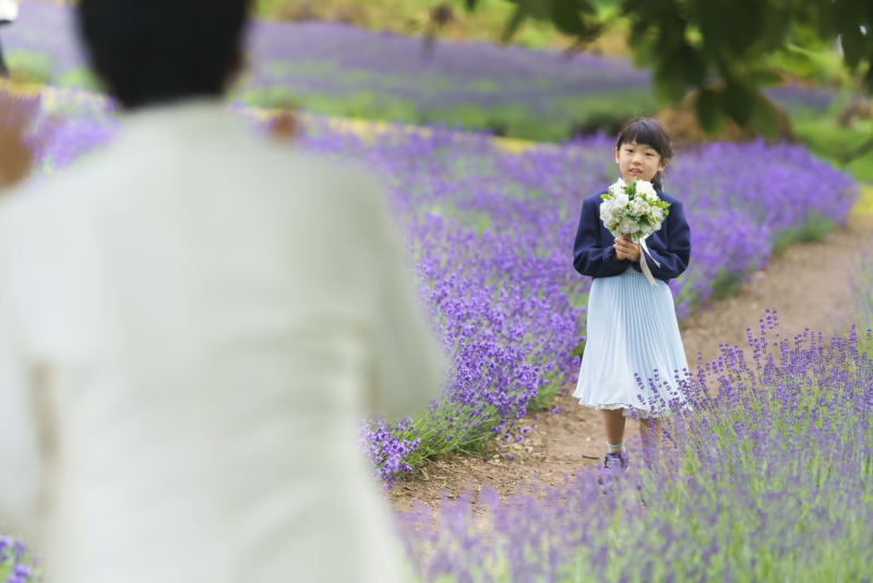 みんなで、結婚式をラベンダー畑で手作りフォトウェディング