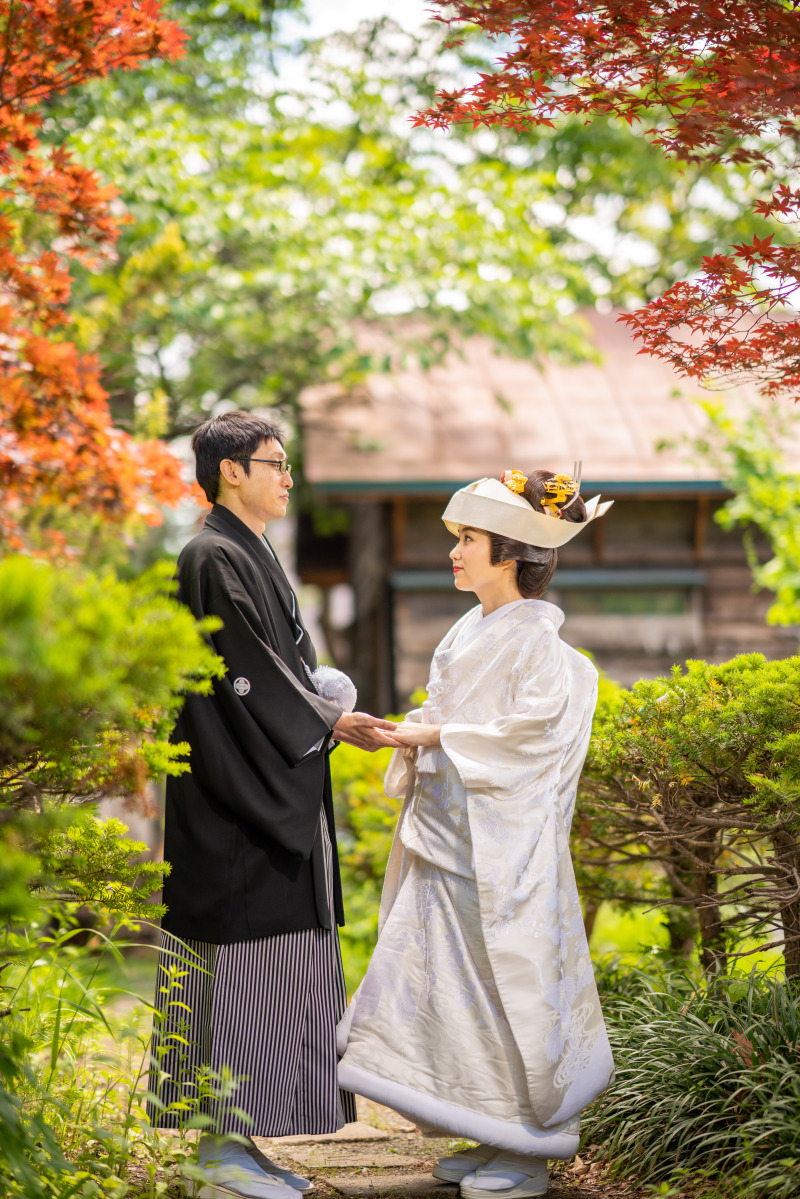 白無垢とウェデイングドレス緑の季節