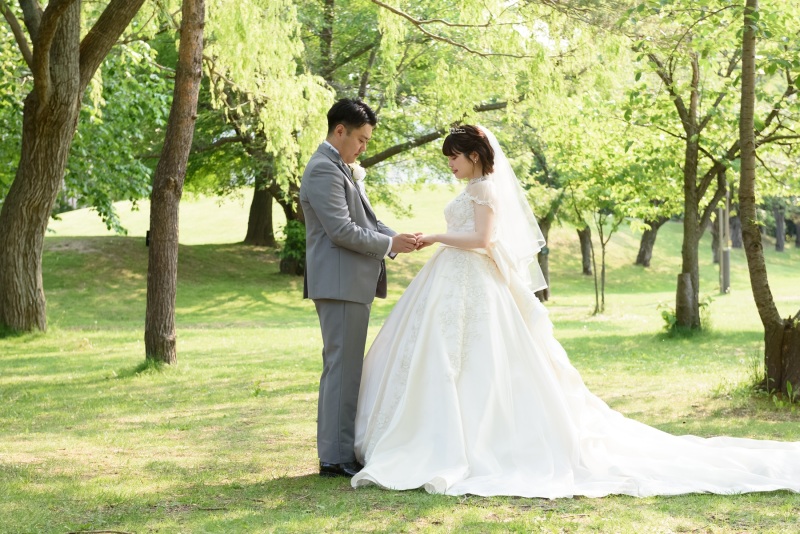 フォトウェディングの中にセレモニーを