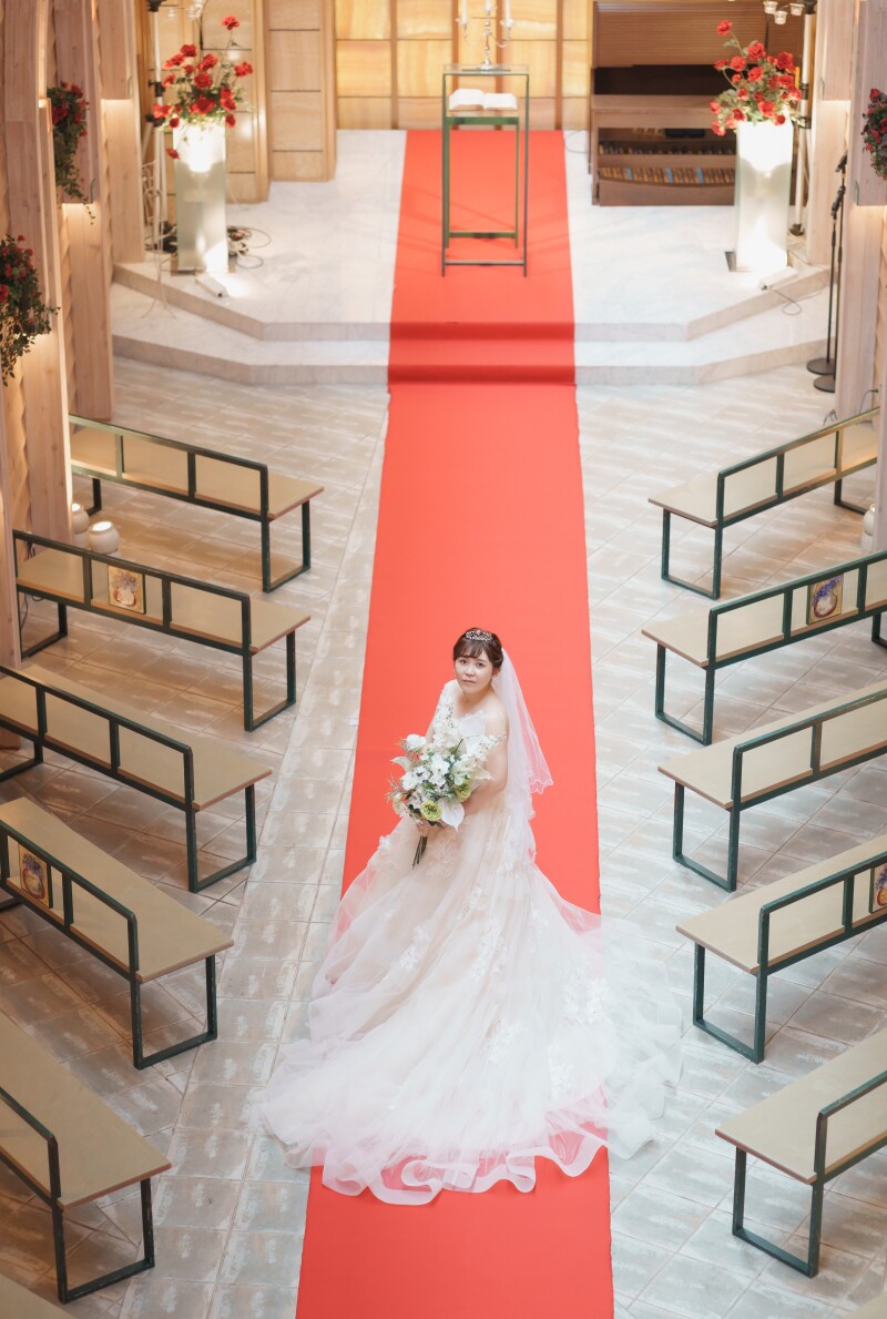 秋の紅葉と光のチャペル