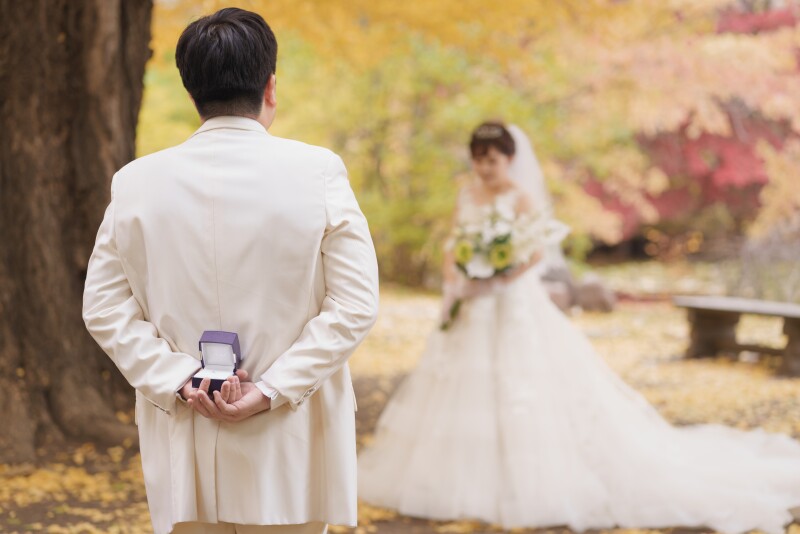 秋の紅葉と光のチャペル