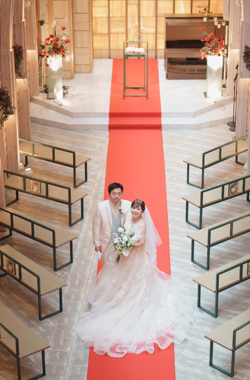 秋の紅葉と光のチャペル