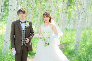 緑が芽吹く頃のモエレ沼公園のロケーションフォト