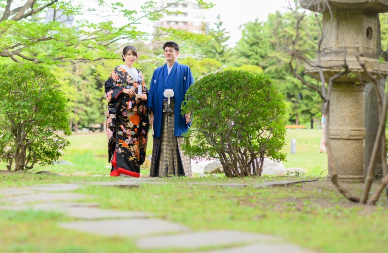 学び舎から和装に着替えて和庭園へウェデイングフォト