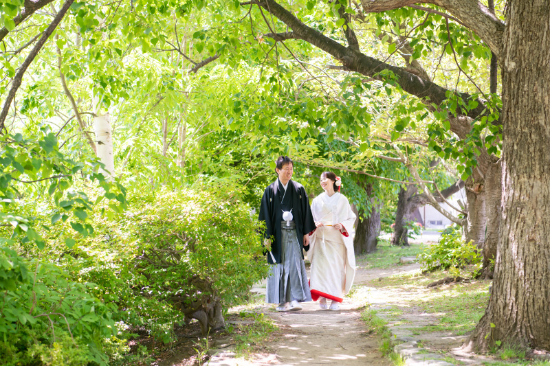 春まち緑が芽吹く頃の白無垢赤吹きフォトウェデイング